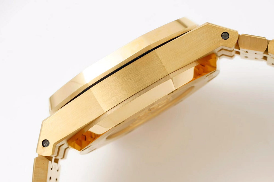 Audemars Piguet Royal Oak Chronograph: Yellow Gold