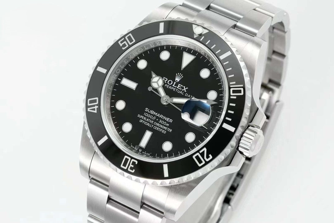 Rolex Submariner : Silver, Black face, black dial
