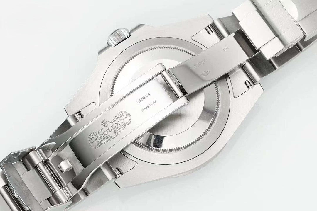 Rolex Submariner : Silver, Black face, black dial
