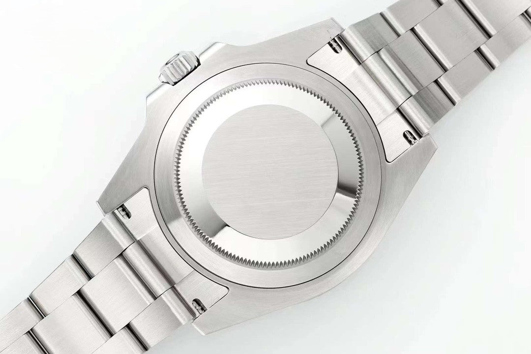 Rolex Submariner : Silver, Black face, Green dial