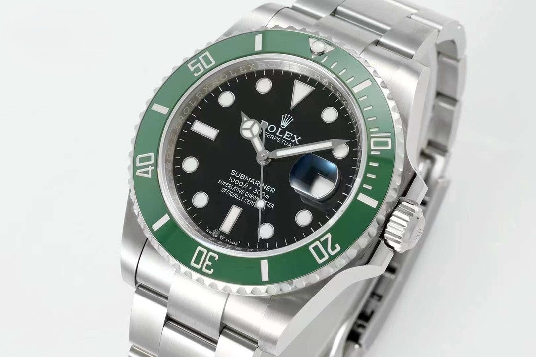 Rolex Submariner : Silver, Black face, Green dial