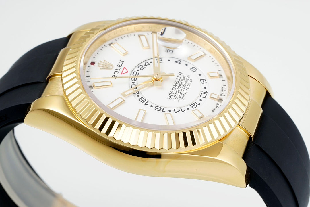 Rolex Sky Dweller : Gold, White face, Gold dial