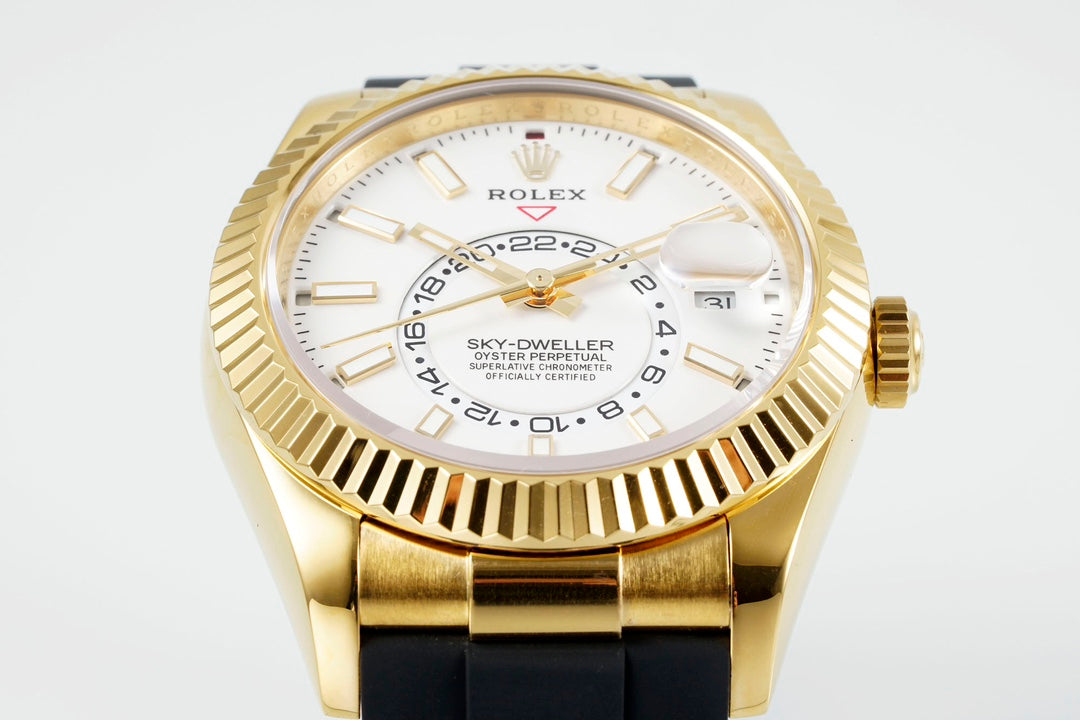 Rolex Sky Dweller : Gold, White face, Gold dial
