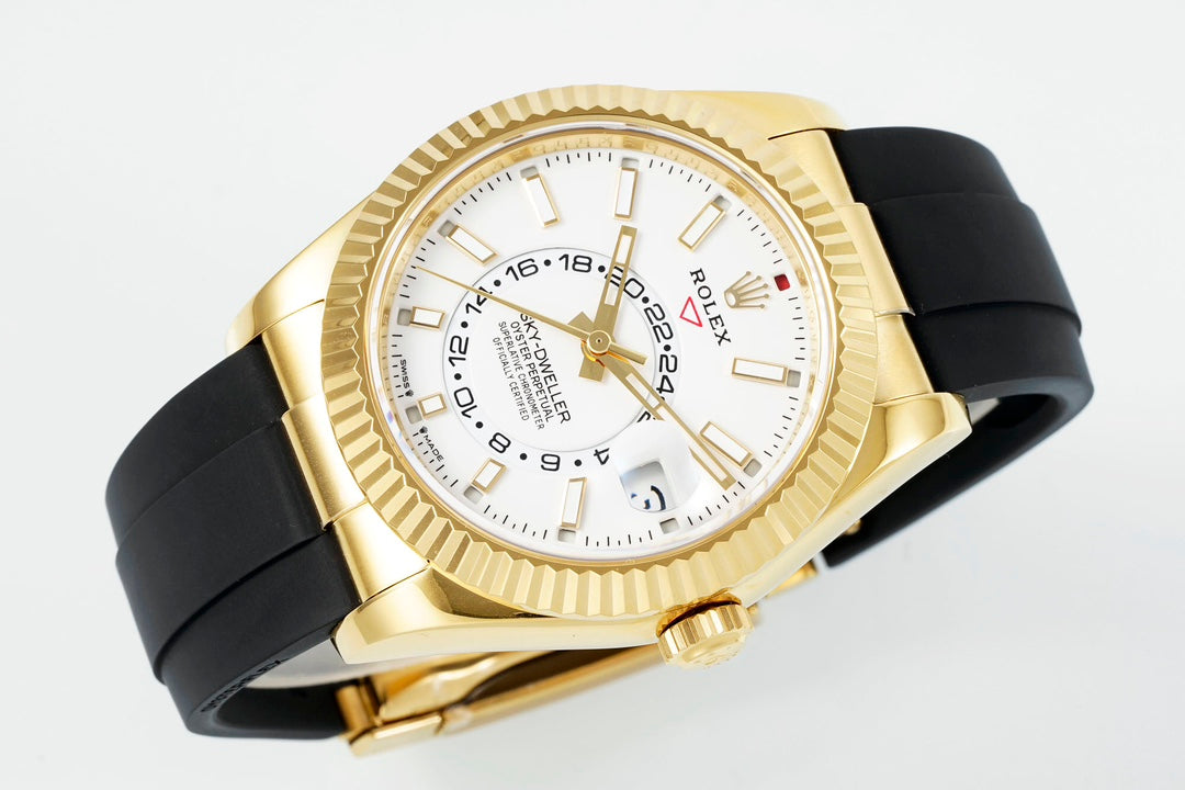 Rolex Sky Dweller : Gold, White face, Gold dial