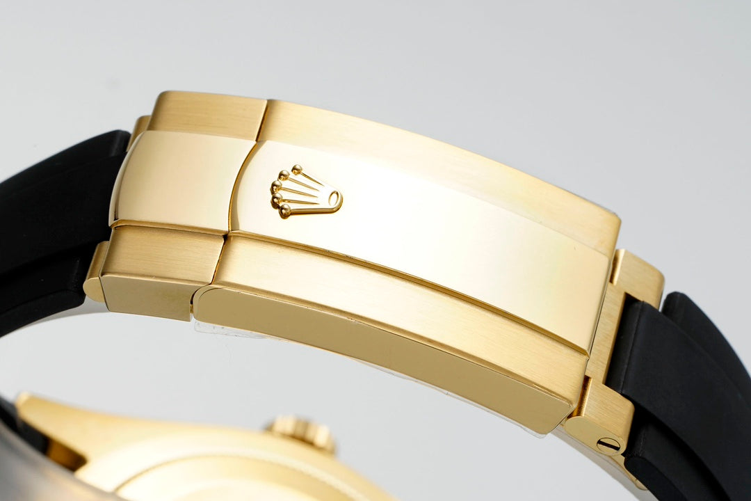Rolex Sky Dweller : Gold, White face, Gold dial