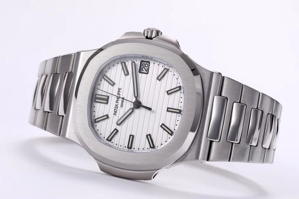 Patek Philippe Nautilus 5711/1A-011 : Silvery-White "Piano"