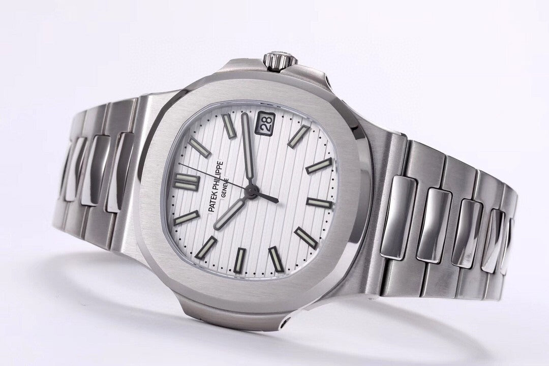 Patek Philippe Nautilus 5711/1A-011 : Silvery-White "Piano"