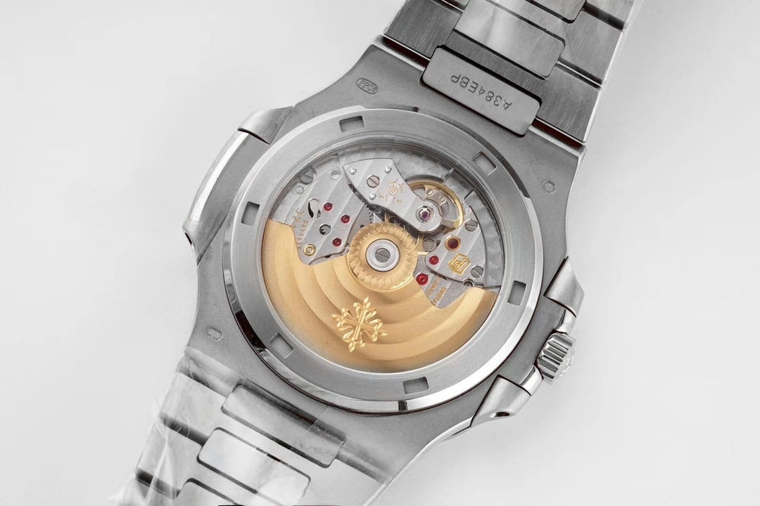 Patek Philippe Nautilus 5719/10G : "Iced Out"