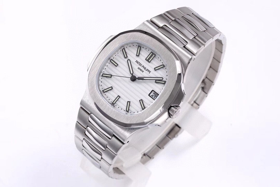 Patek Philippe Nautilus 5711/1A-011 : Silvery-White "Piano"
