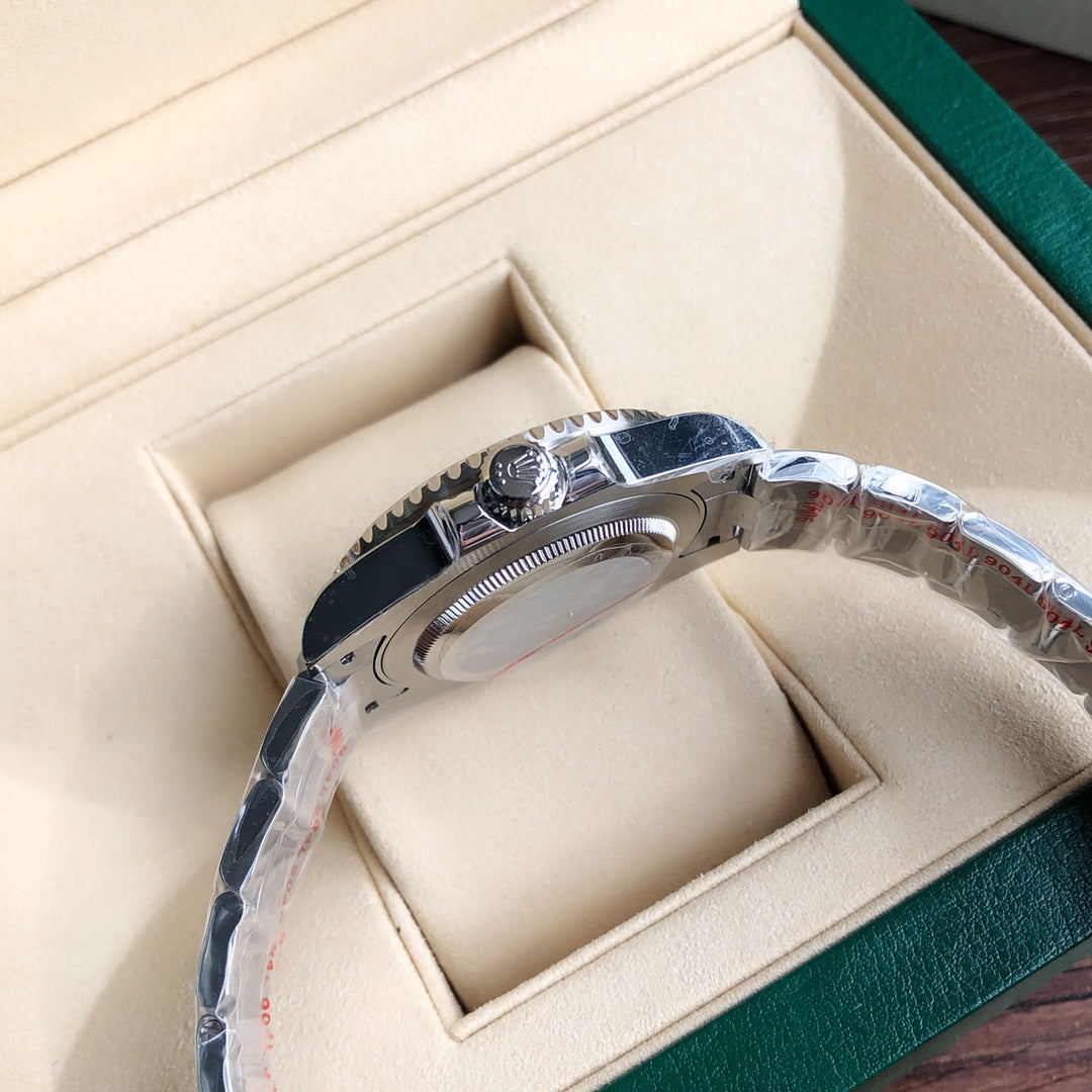 Rolex GMT-Master II 116710LN : Stainless Steel / Black