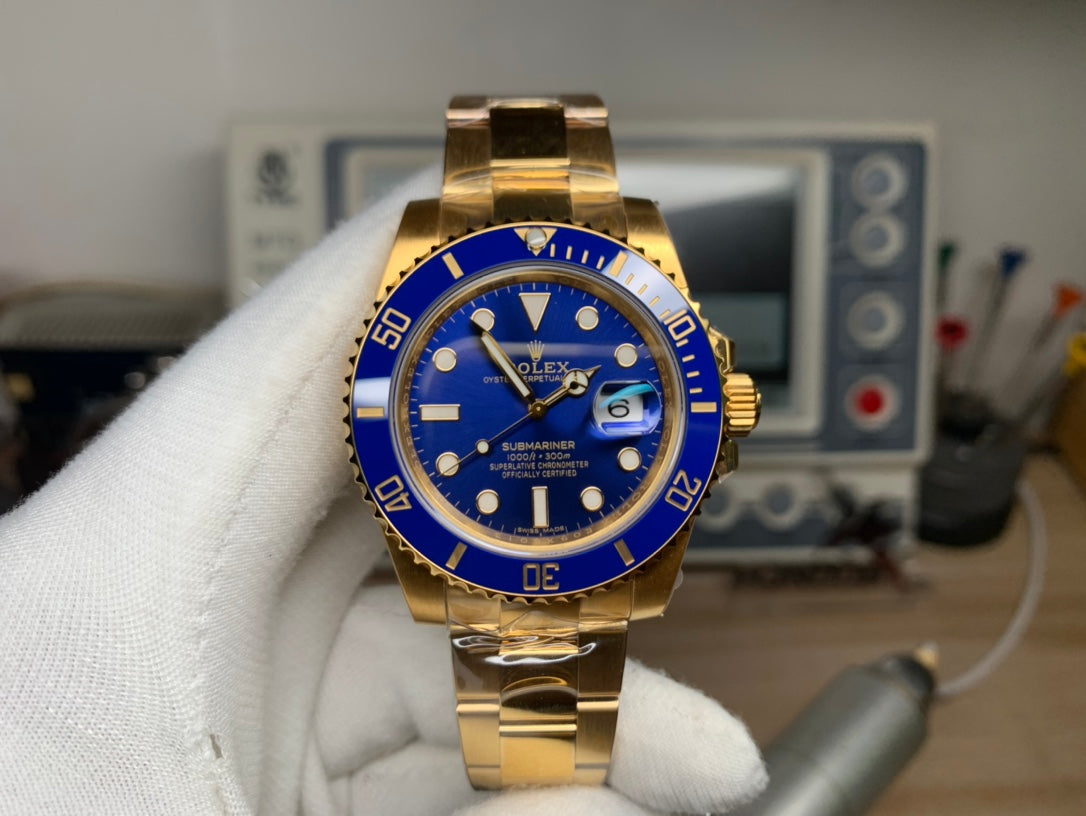 Rolex Submariner : Gold, Blue dial