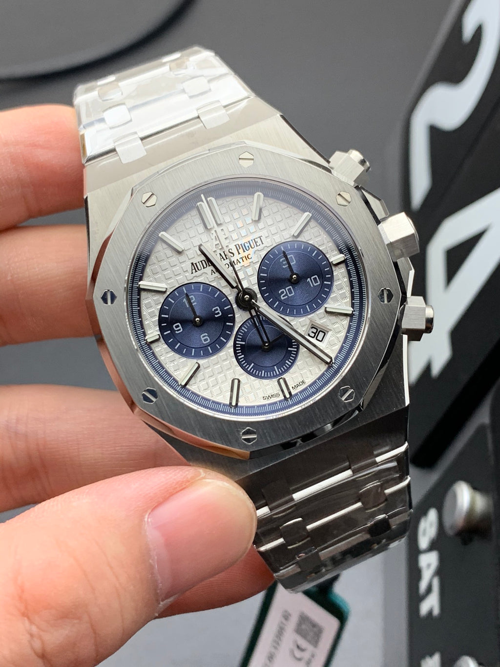 Audemars Piguet Royal Oak Chronograph 26240ST : White Dial / Blue Subdials