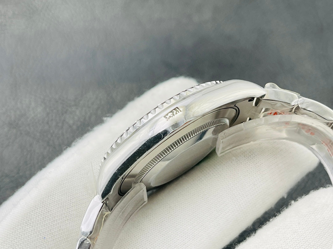 Rolex Yacht-Master 126622 : Rhodium Dial "Dark Rhodium"