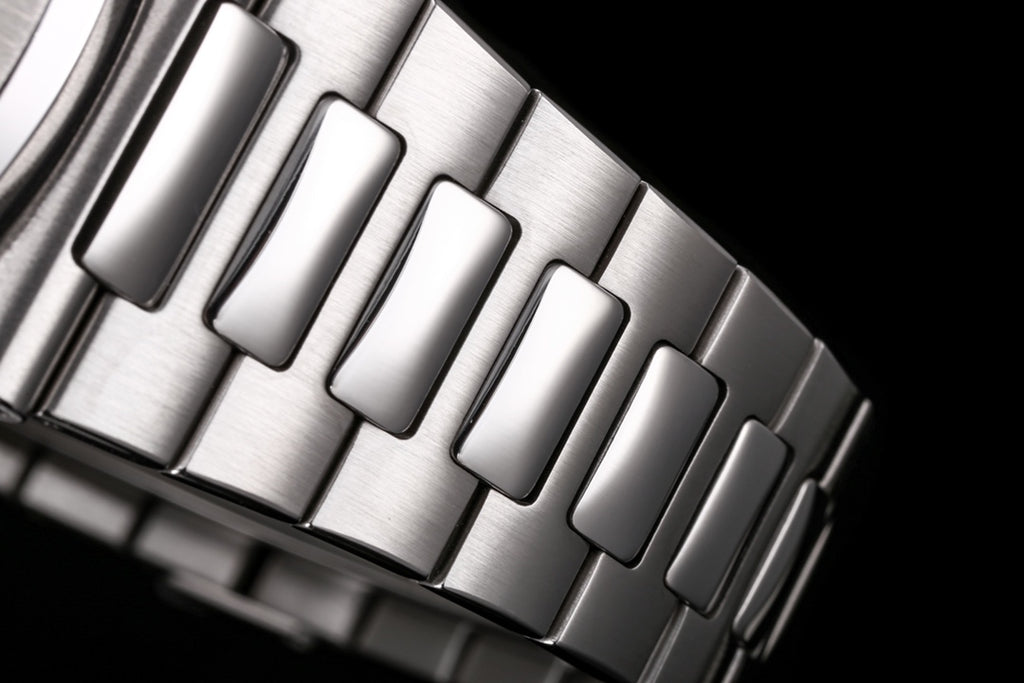 Patek Philippe Nautilus Moon Phase 5712/1A-001 : Blue-Black Gradient