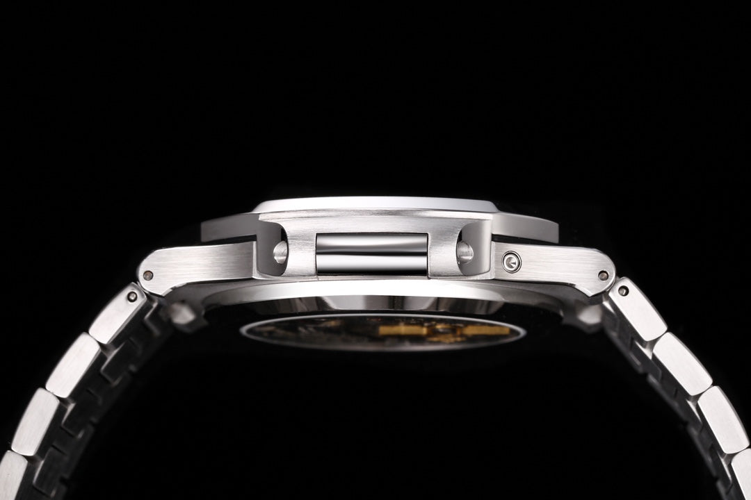 Patek Philippe Nautilus Moon Phase 5712/1A-001 : Blue-Black Gradient