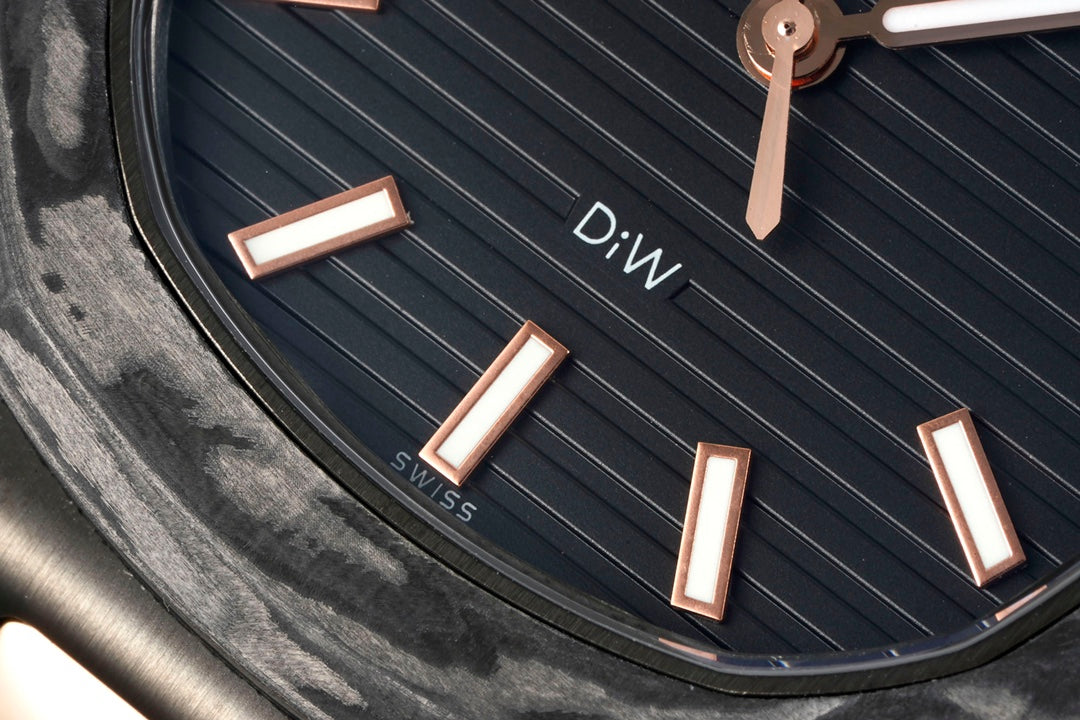 Patek Philippe DiW Carbon Nautilus 5711/1A : "Rose Gold Black Grail"