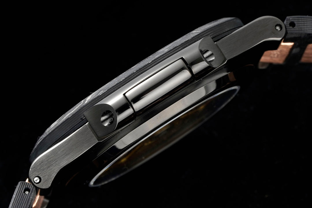 Patek Philippe DiW Carbon Nautilus 5711/1A : "Rose Gold Black Grail"