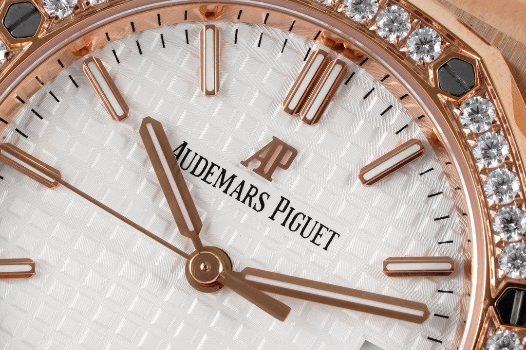 Audemars Piguet Royal Oak 77451OR.ZZ.1361OR.01 : Pink Gold, Diamond Bezel