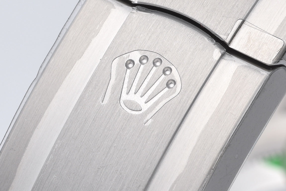 Rolex Oyster Perpetual 124300 : Silver Dial with Yellow Gold markers