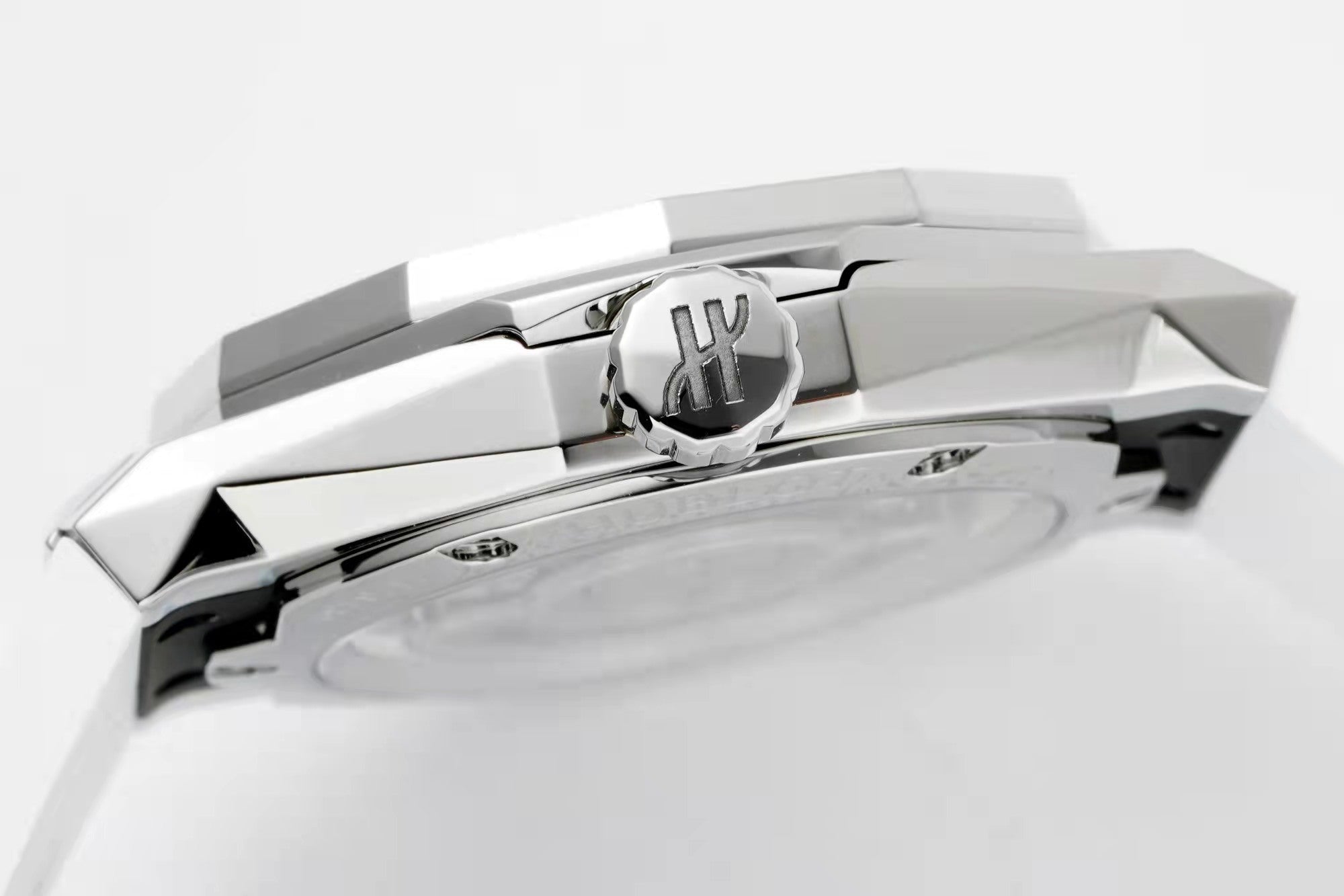 Hublot Classic Fusion Orlinski White Pavé 550.NS.2200.RW.1604.ORL20 : Polished Faceted White "Iced Out"