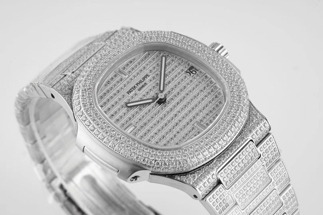 Patek Philippe Nautilus 5719/10G : "Iced Out"