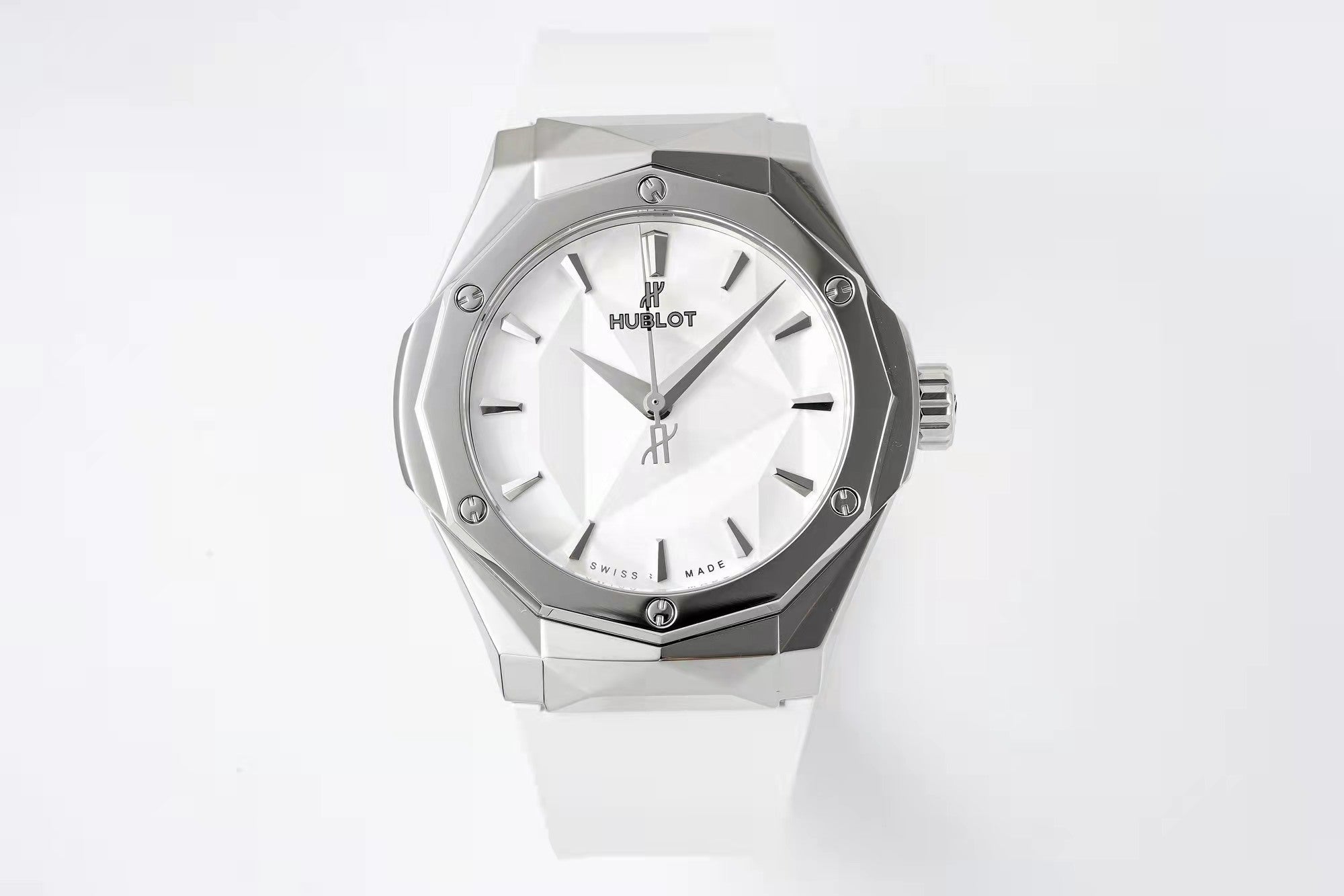 Hublot Classic Fusion Orlinski White Pavé 550.NS.2200.RW.ORL20 : Polished Faceted White "The Orlinski"