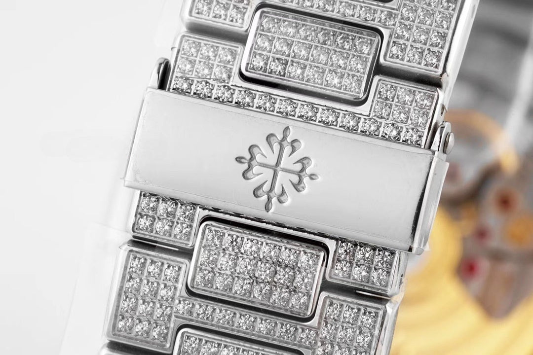 Patek Philippe Nautilus 5719/10G : "Iced Out"