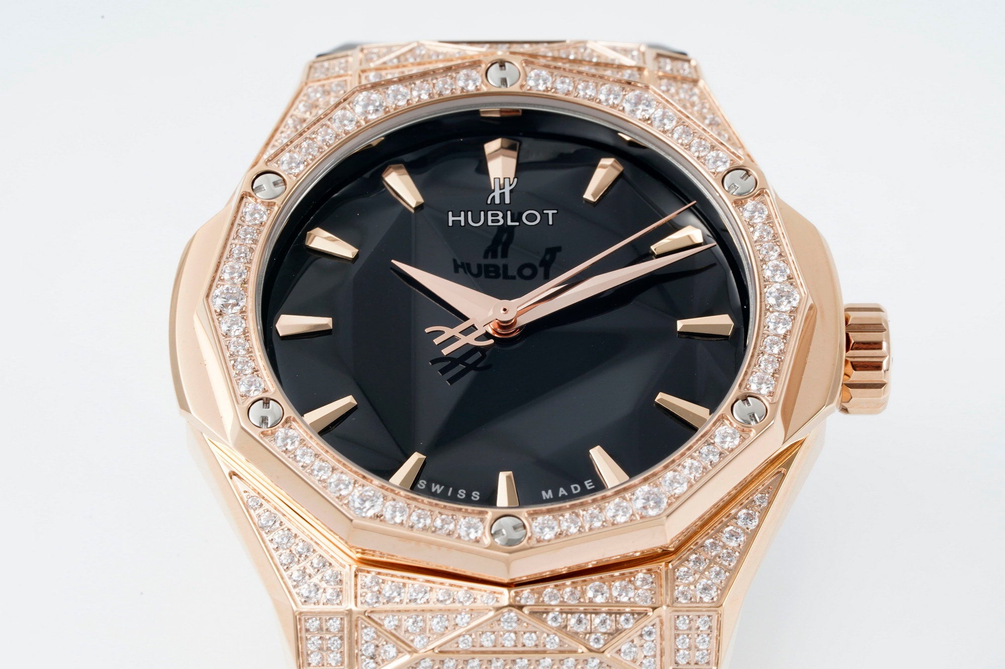 Hublot Classic Fusion Orlinski King Gold Pavé 550.OS.1800.RX.1604.ORL19 : Polished Faceted Black "Iced Out"