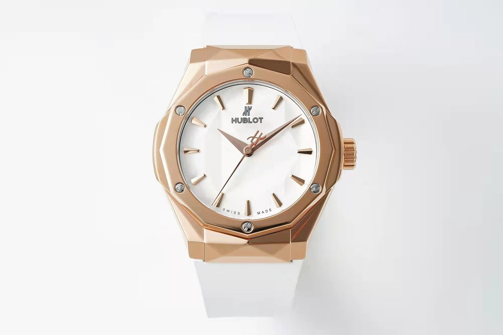 Hublot Classic Fusion Orlinski King Gold Pavé 550.OS.2200.RW.ORL20 : Polished Faceted White "The Orlinski"