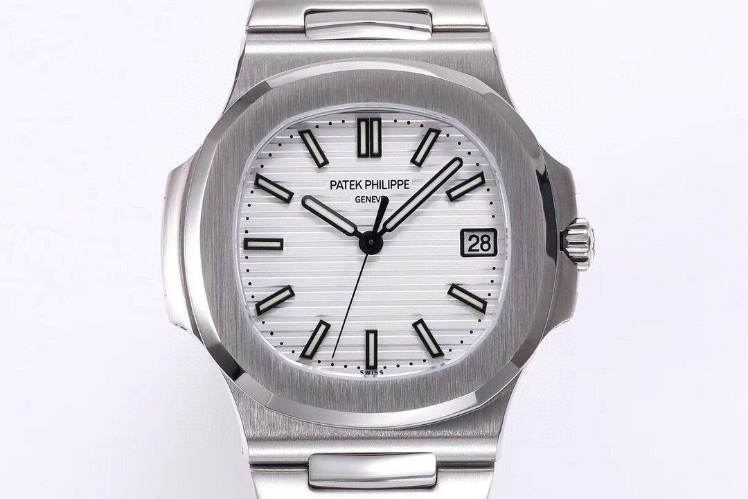 Patek Philippe Nautilus 5711/1A-011 : Silvery-White "Piano"
