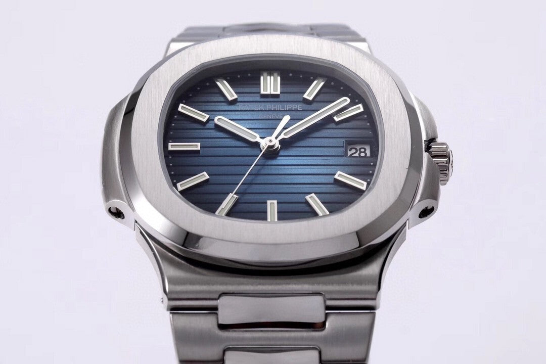 Patek Philippe Nautilus 5711/1A-010 : Blue-Black "Jumbo"