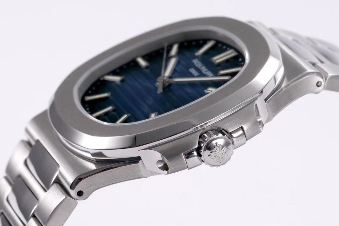 Patek Philippe Nautilus 5711/1A-010 : Blue-Black "Jumbo"