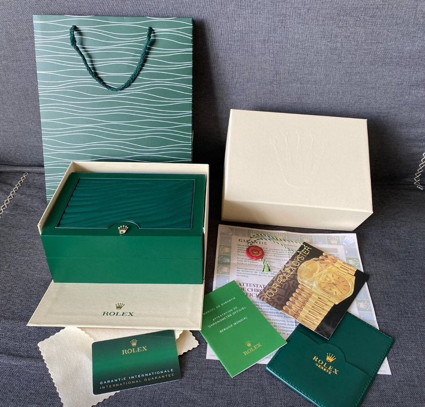 Rolex Submariner : Gold, Blue dial