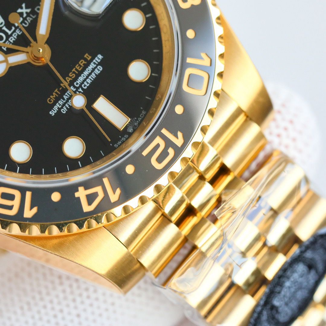 Rolex GMT-Master II 126718GRNR : Gold "Bruce Wayne"