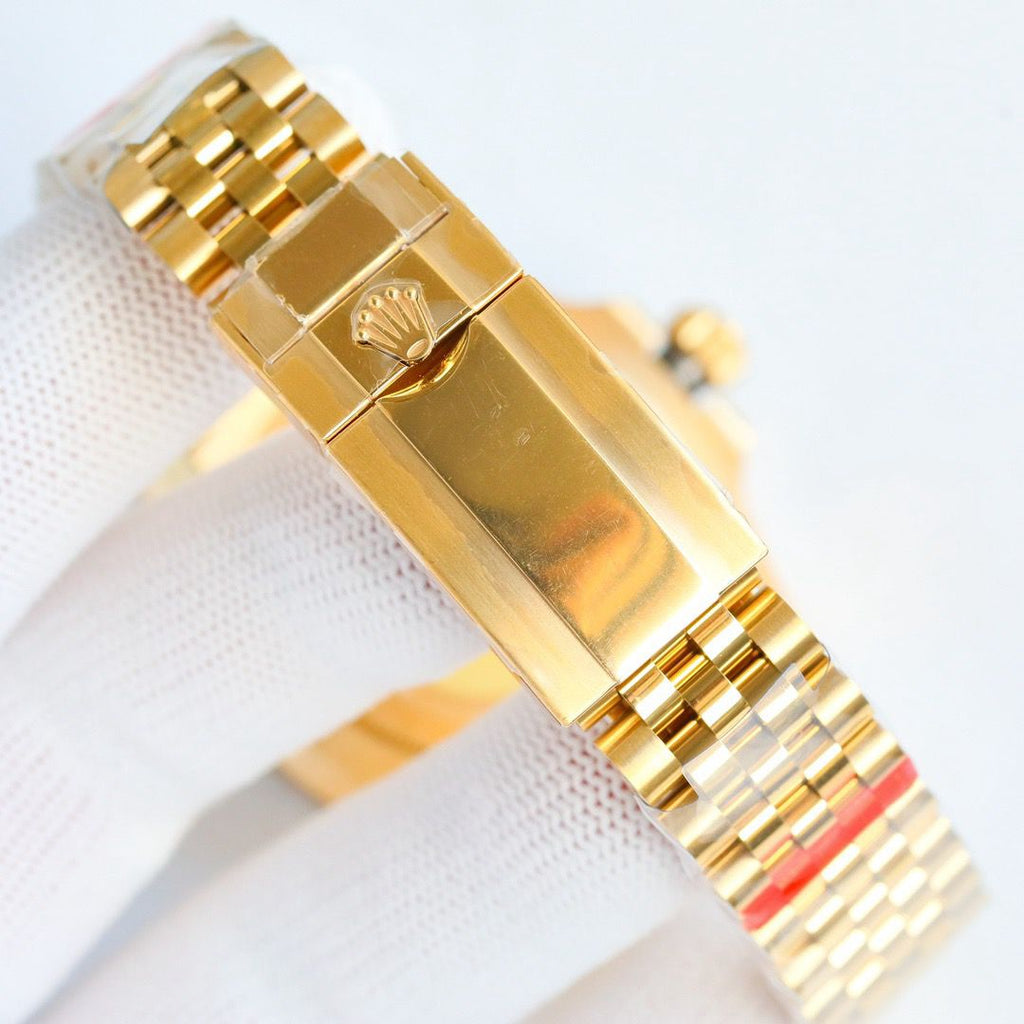 Rolex GMT-Master II 126718GRNR : Gold "Bruce Wayne"