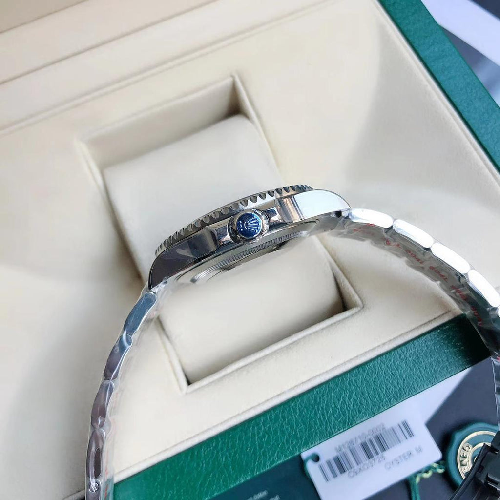 Rolex GMT-Master II 126719BLRO : Blue Dial "Pepsi"