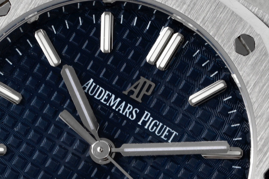Audemars Piguet Royal Oak 77450ST.OO.1361ST.04 : Bleu Nuit