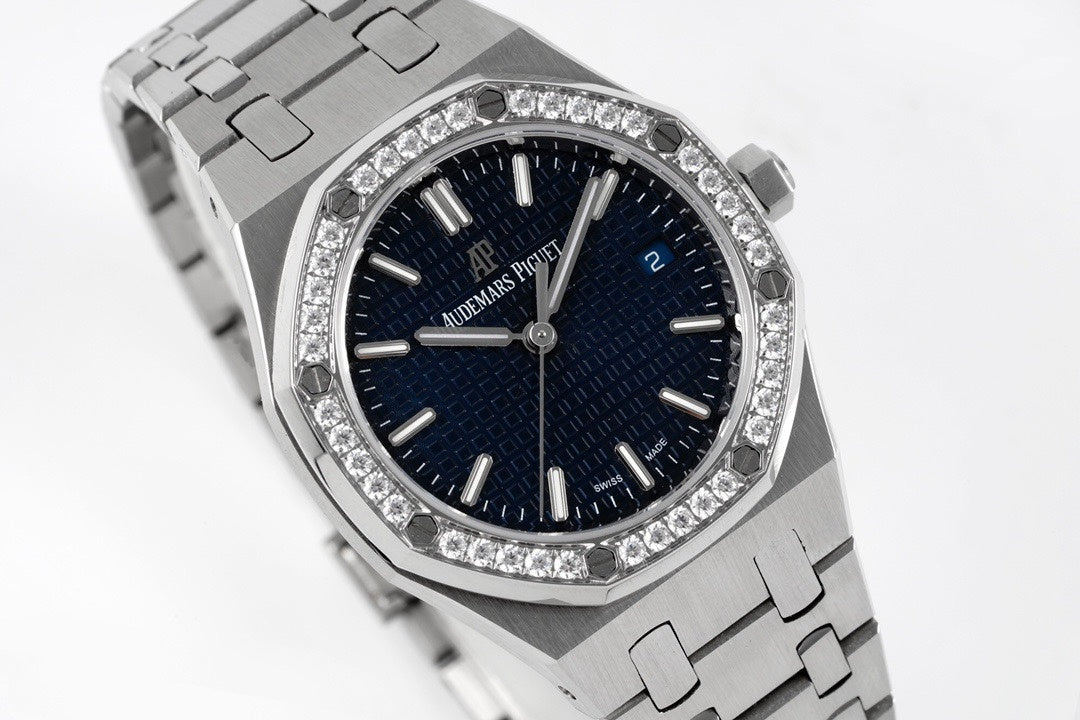 Audemars Piguet Royal Oak 77451ST.ZZ.1361ST.04 : Bleu Nuit, Diamond Bezel