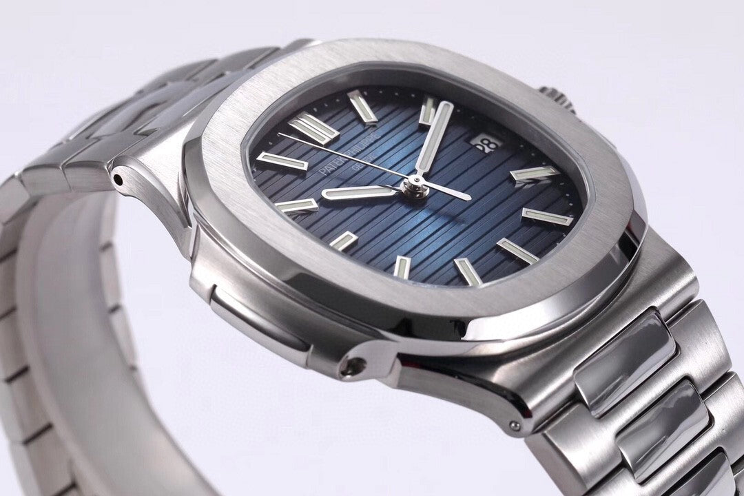 Patek Philippe Nautilus 5711/1A-010 : Blue-Black "Jumbo"