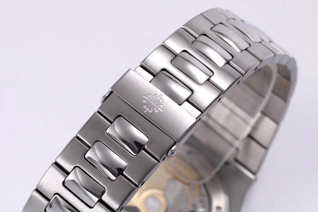 Patek Philippe Nautilus 5711/1A-010 : Blue-Black "Jumbo"