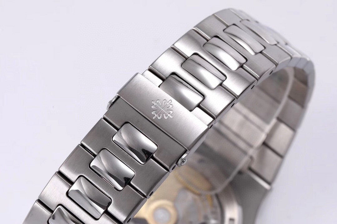 Patek Philippe Nautilus 5711/1A-010 : Blue-Black "Jumbo"