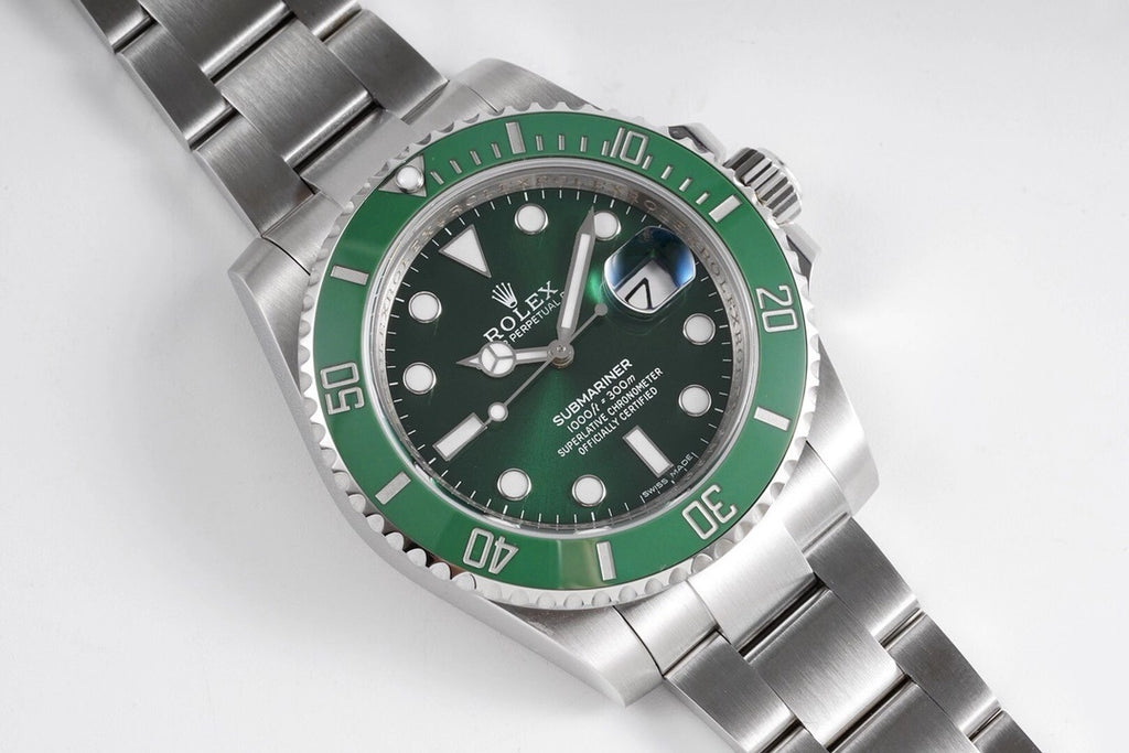 Rolex Submariner Date 116610LV : Green Sunburst "Hulk"