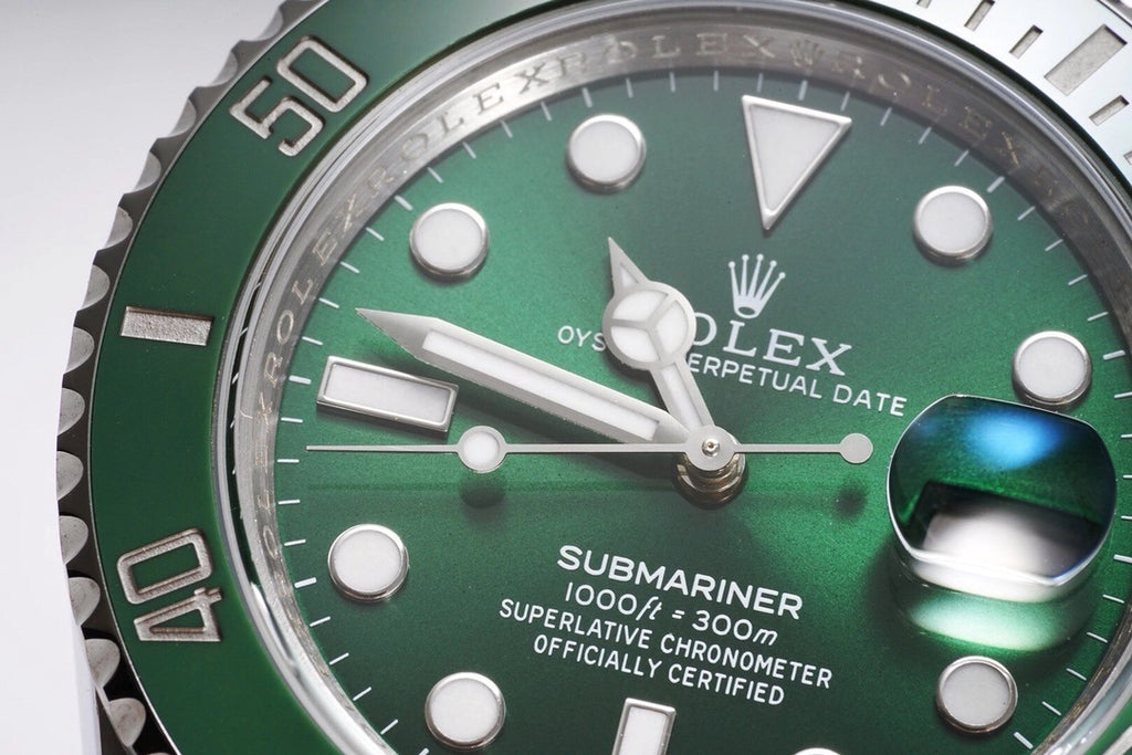 Rolex Submariner Date 116610LV : Green Sunburst "Hulk"