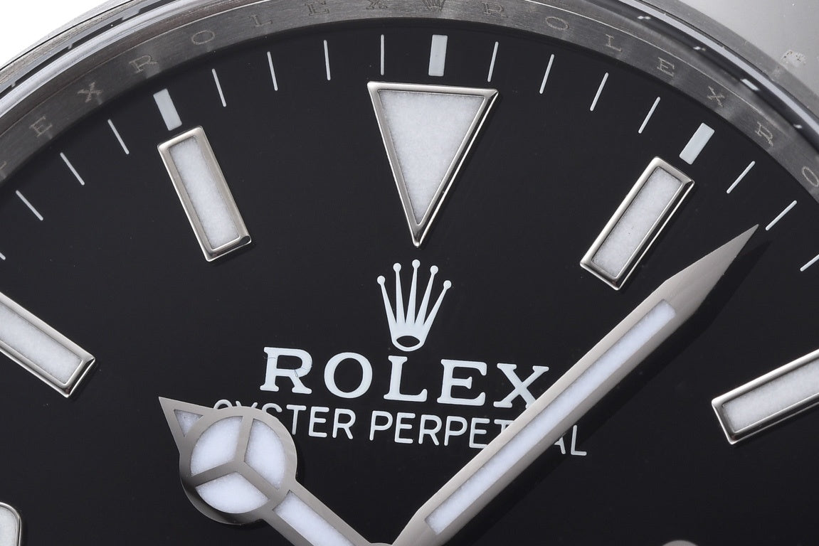 Rolex Explorer I 214270 : Black Dial