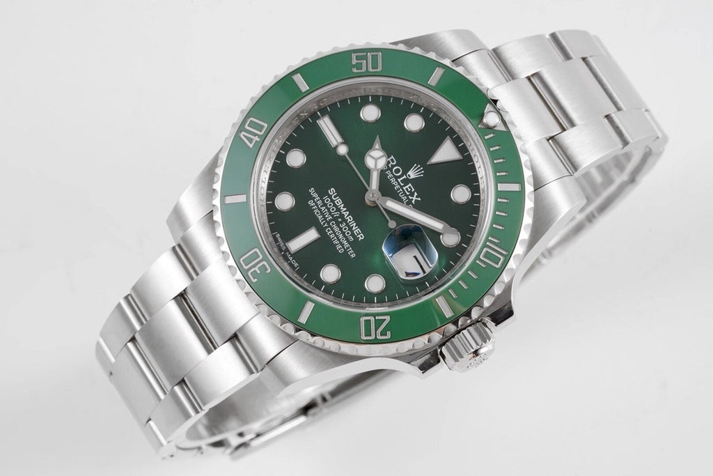 Rolex Submariner Date 116610LV : Green Sunburst "Hulk"