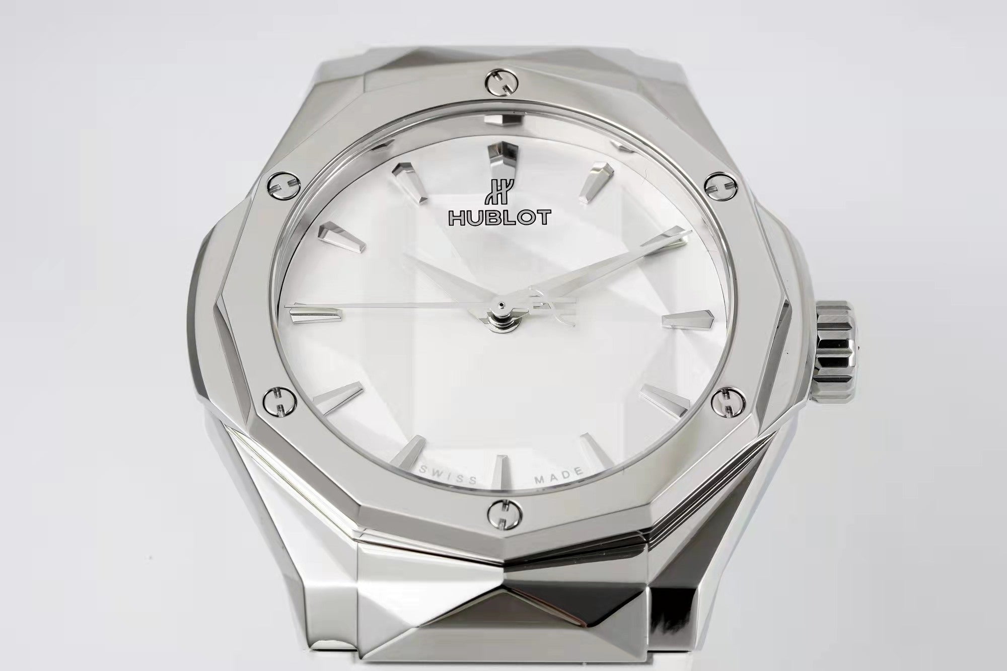Hublot Classic Fusion Orlinski White Pavé 550.NS.2200.RW.ORL20 : Polished Faceted White "The Orlinski"