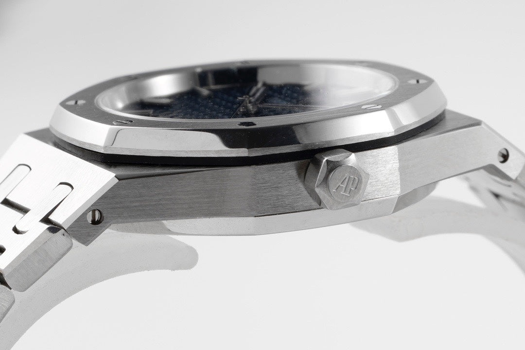 Audemars Piguet Royal Oak 77450ST.OO.1361ST.04 : Bleu Nuit