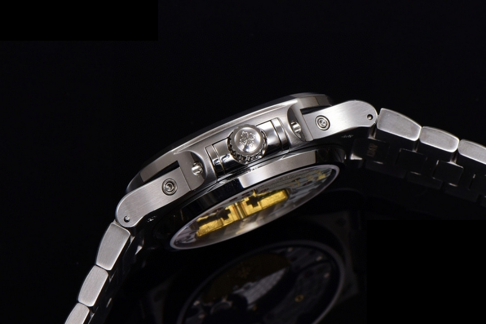 Patek Philippe Nautilus 5740/1G : Perpetual Calendar "Diamond Bezel"