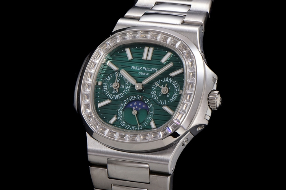 Patek Philippe Nautilus 5740/1G : Perpetual Calendar "Diamond Bezel"