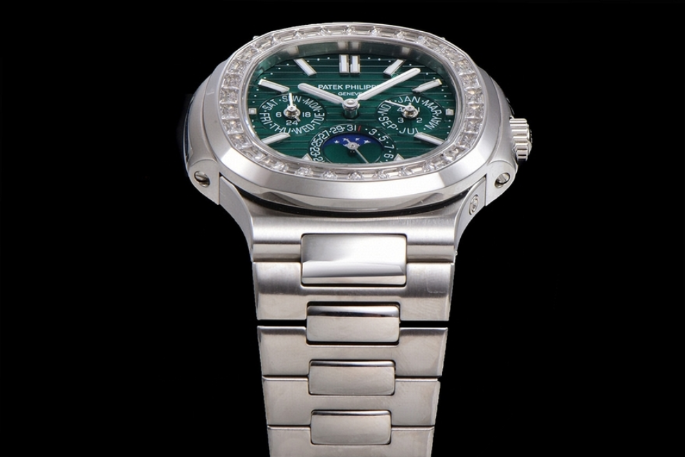 Patek Philippe Nautilus 5740/1G : Perpetual Calendar "Diamond Bezel"